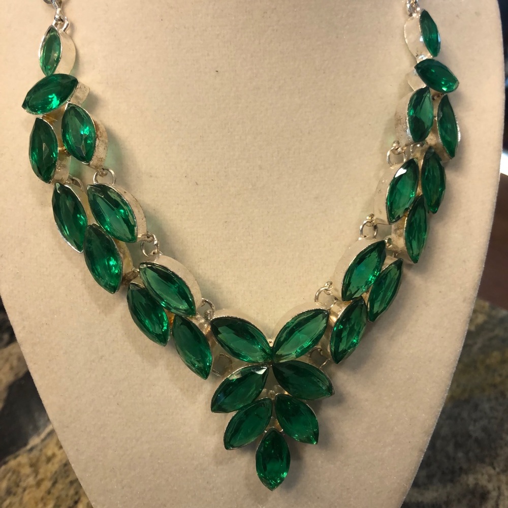 Fabulous simulated emerald statement necklace